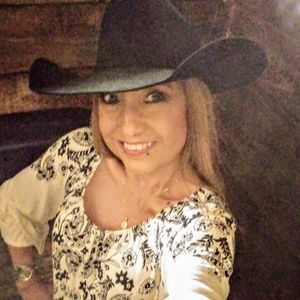 Meet your Posher, Connie